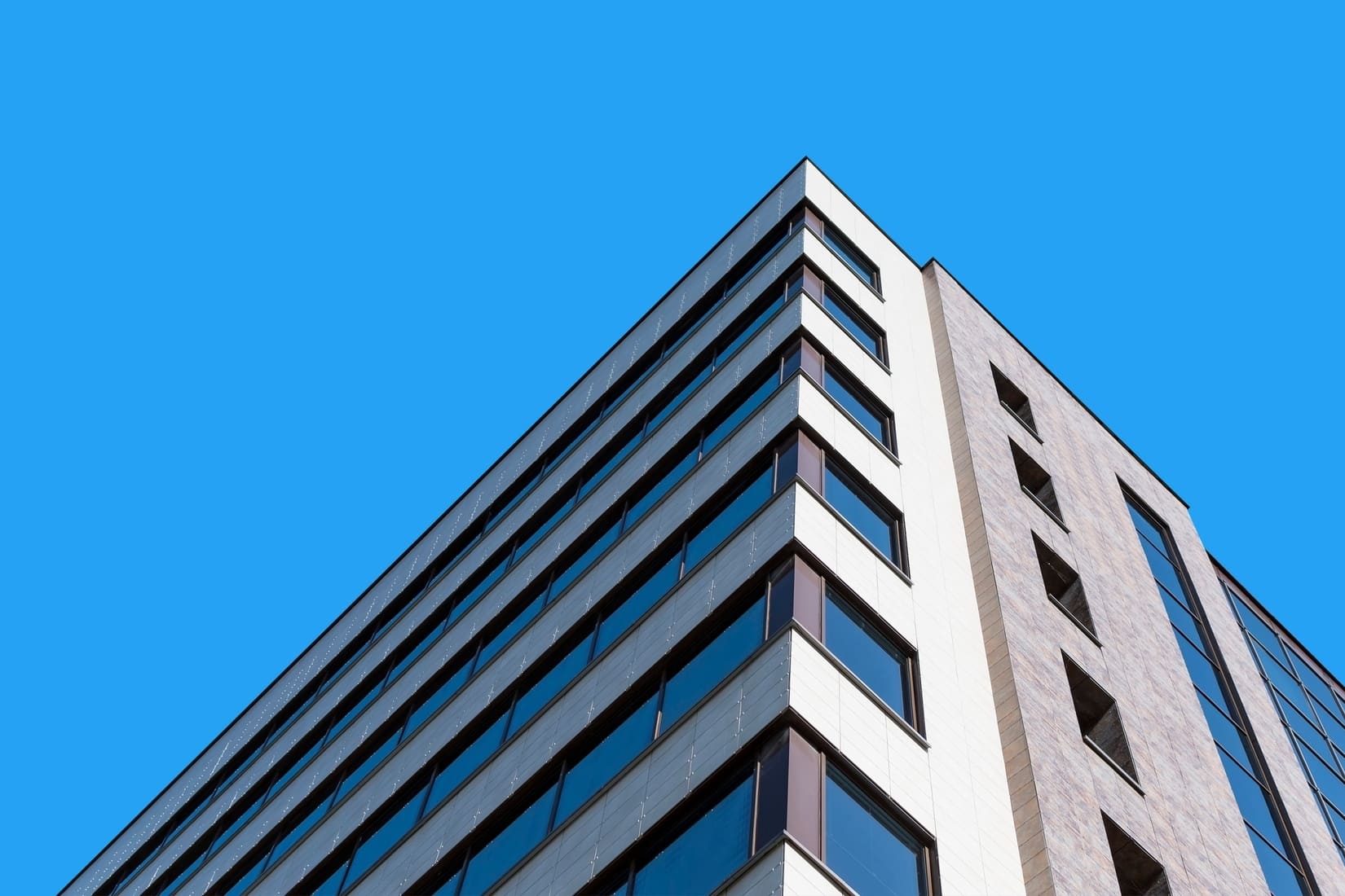 Bâtiment illustrant l'offre Décret tertiaire de TEEO